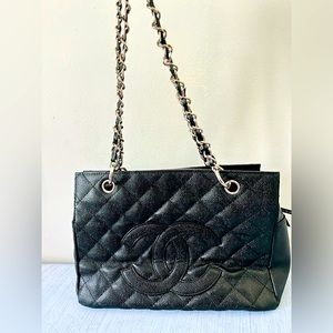 Elegant bag is made of a very good material.